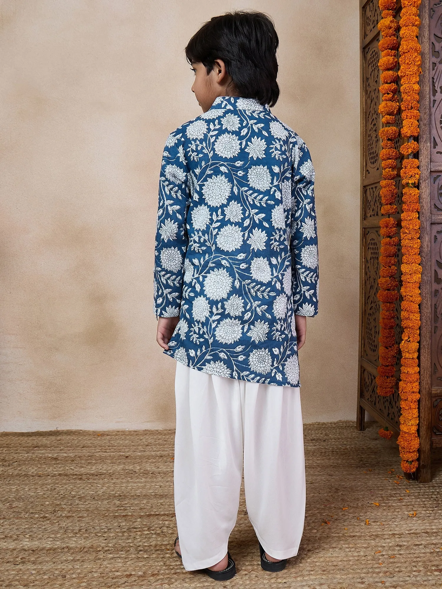 Boys Mandarin Collar Ethnic Motifs Printed Regular Kurta With Salwar