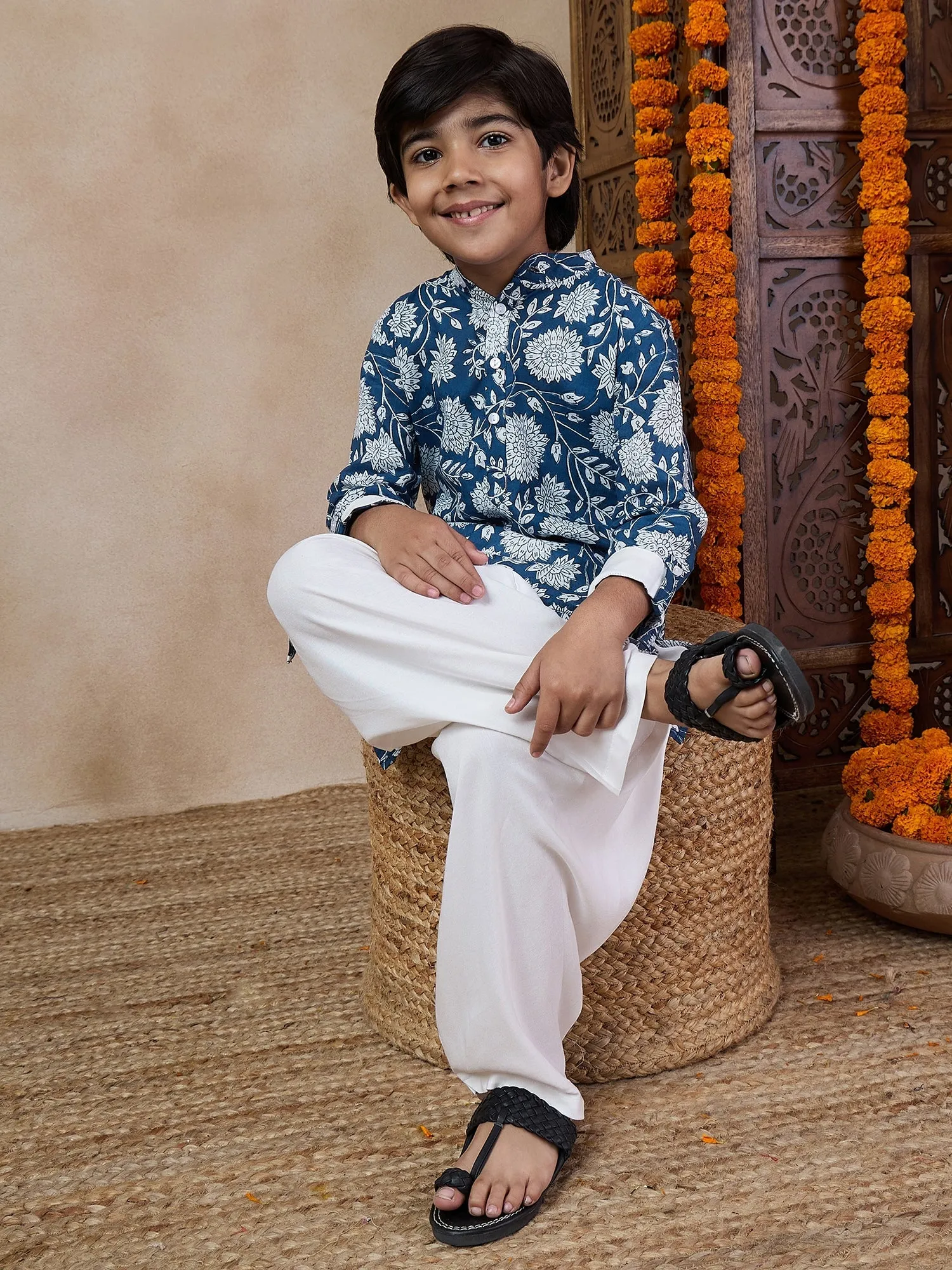 Boys Mandarin Collar Ethnic Motifs Printed Regular Kurta With Salwar