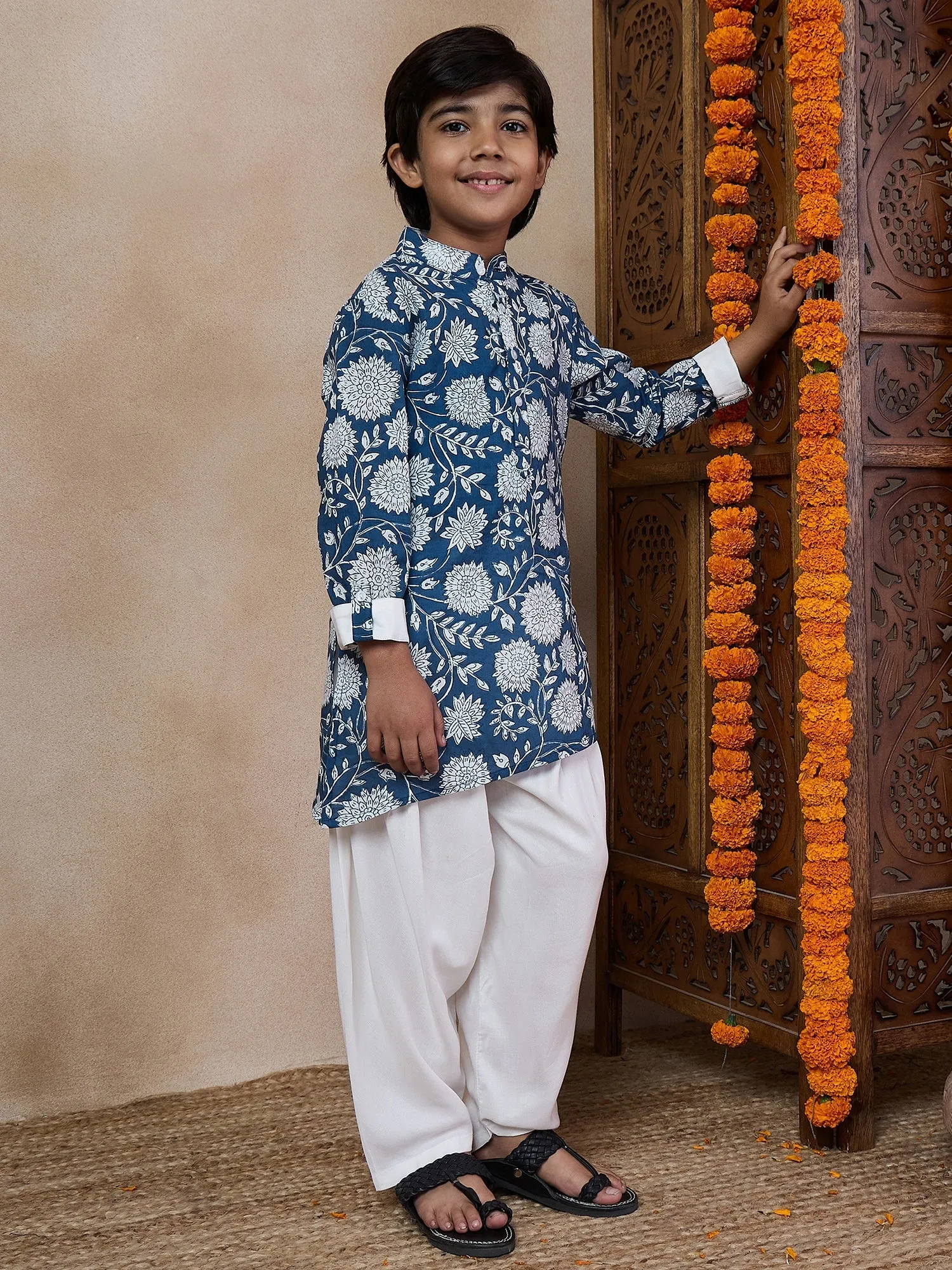 Boys Mandarin Collar Ethnic Motifs Printed Regular Kurta With Salwar