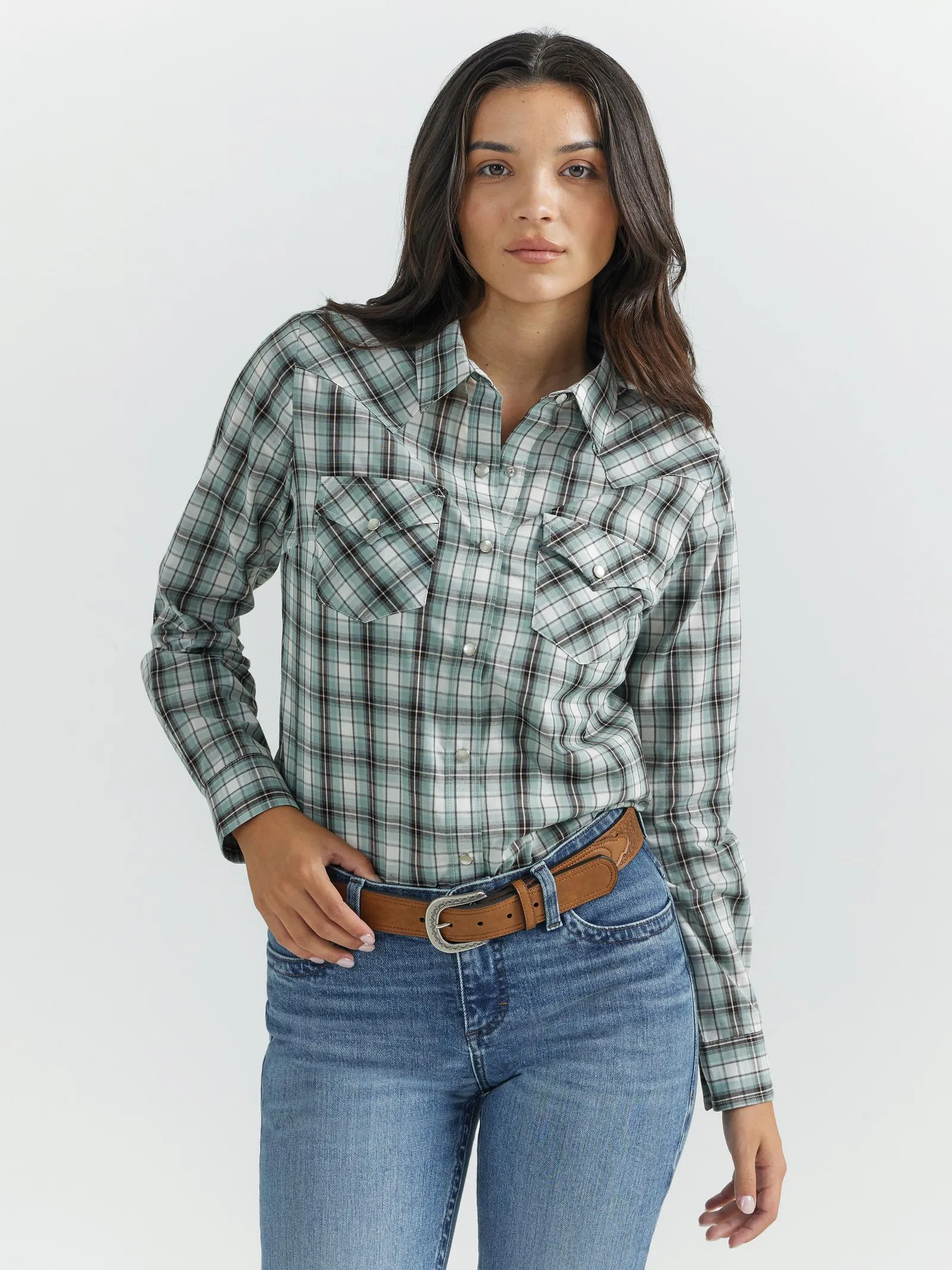 Top Women's SZN (112353104) - Wrangler® Essential Woven Shirt - Green